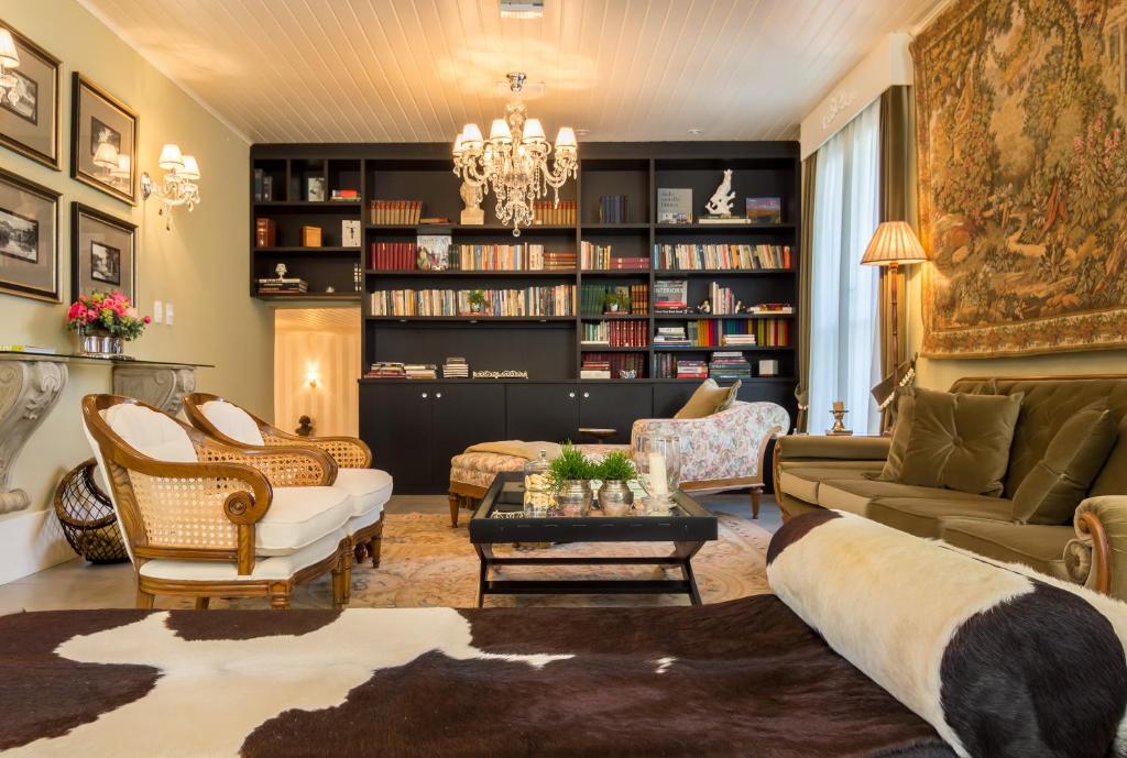 Shared lounge/TV area, Casa Regaleira Hotel Boutique in Campos Do Jordao