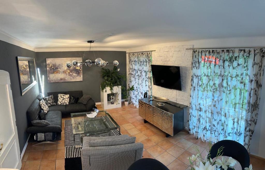 Haus Schmidhuber Ferienwohnung 5 mit Garten und sonniger Terrasse - 2