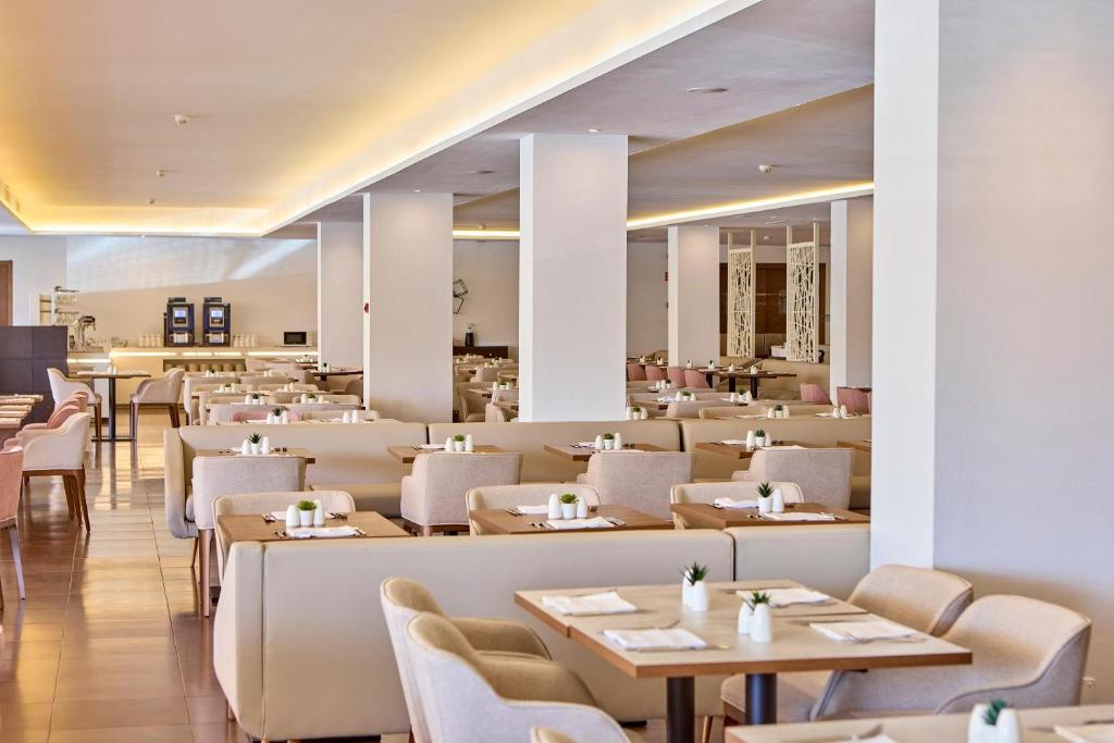 Zafiro Rey Don Jaime — Restaurant & bars in Santa Ponca, Balearic Islands