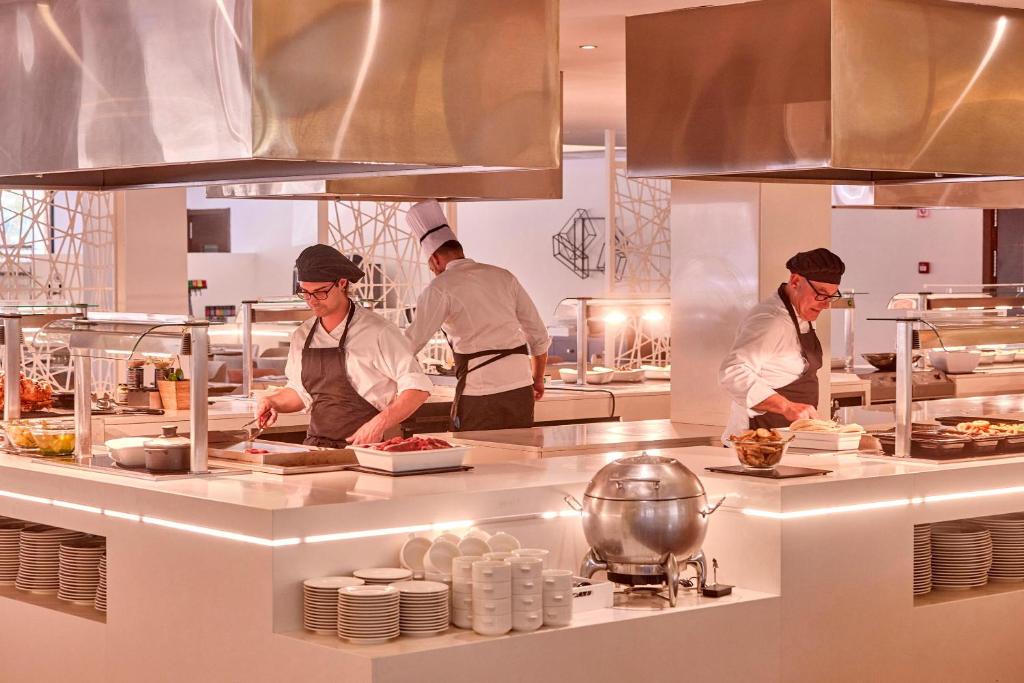 Zafiro Rey Don Jaime — Restaurant & bars in Santa Ponca, Balearic Islands