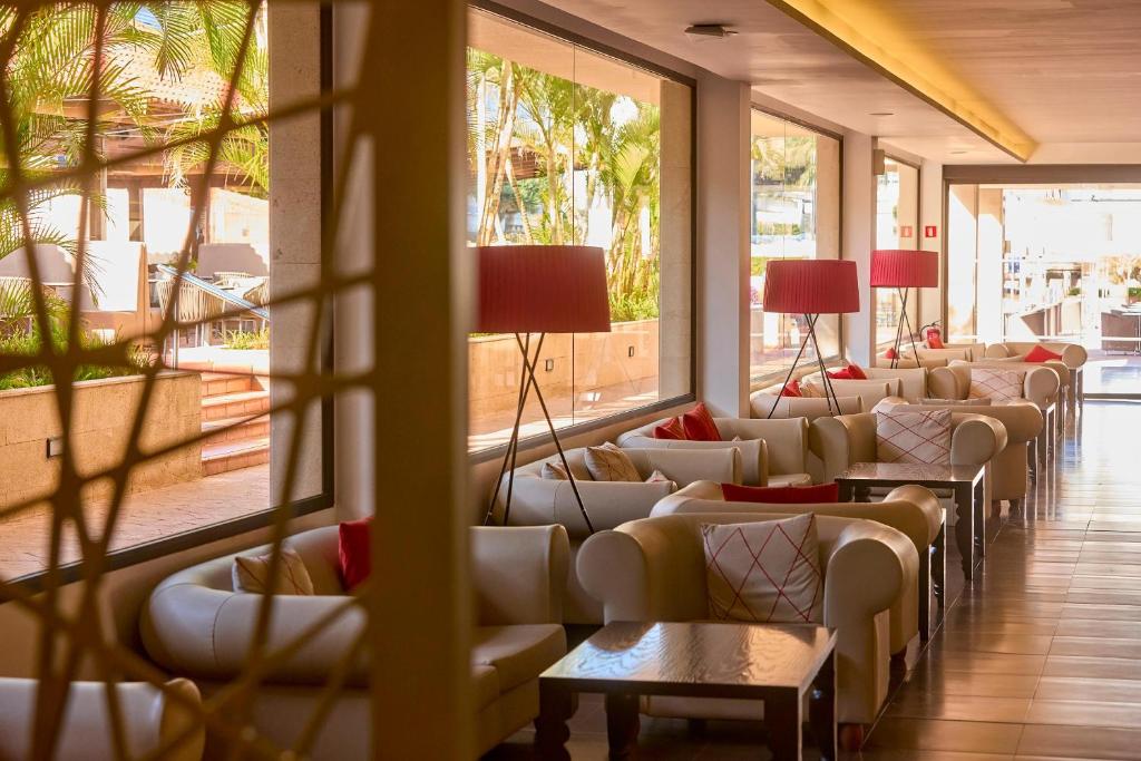 Zafiro Rey Don Jaime — Hotel building in Santa Ponca, Balearic Islands