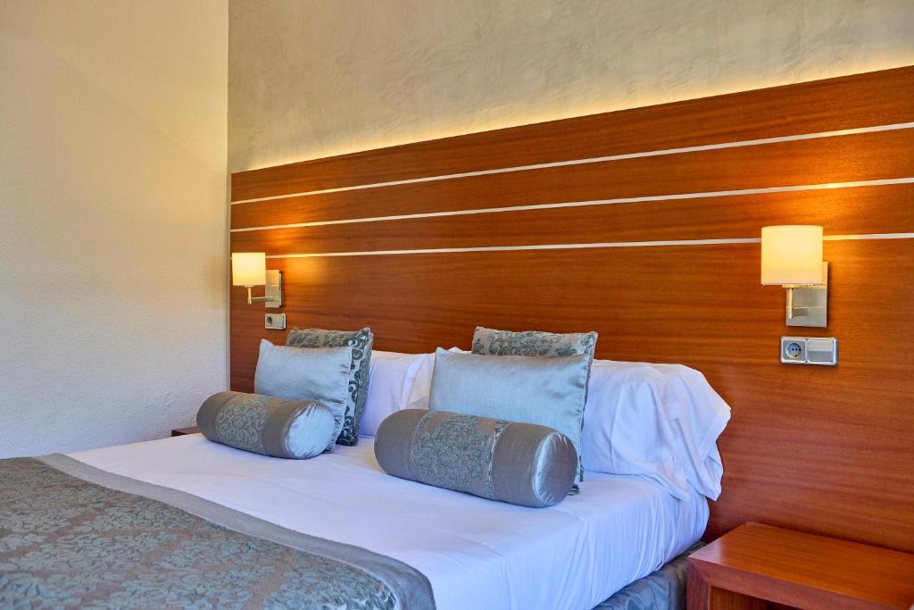 Zafiro Rey Don Jaime — Hotel rooms in Santa Ponca, Balearic Islands