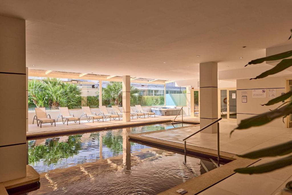 Zafiro Rey Don Jaime — Swimming pool in Santa Ponca, Balearic Islands