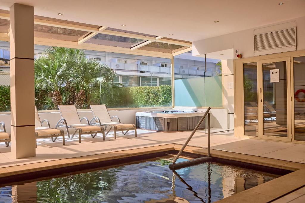 Zafiro Rey Don Jaime — Swimming pool in Santa Ponca, Balearic Islands