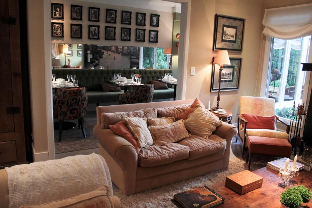 Shared lounge/TV area