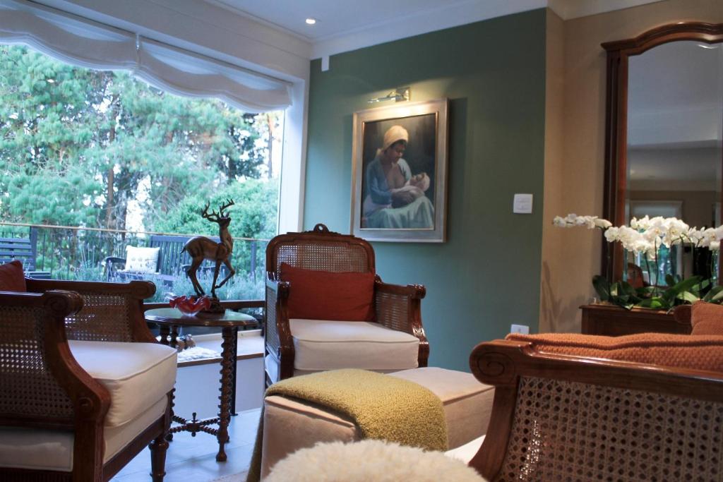 Shared lounge/TV area