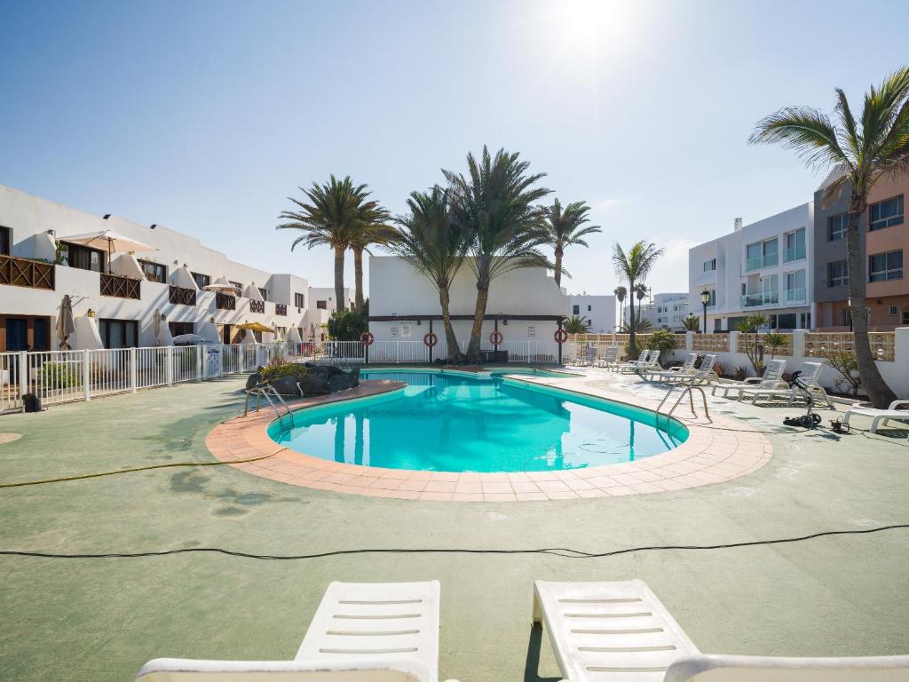 INEIKA in Corralejo - Balcony & Poolside - 2