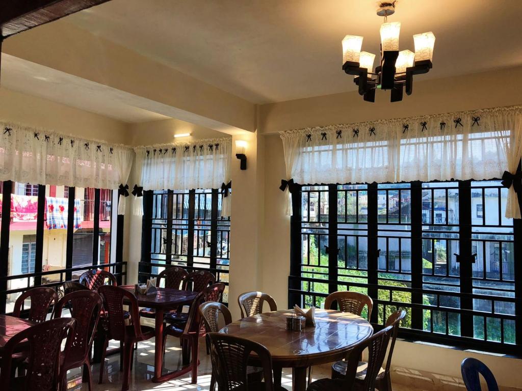 Restaurant, Gracious Lodge in Shillong