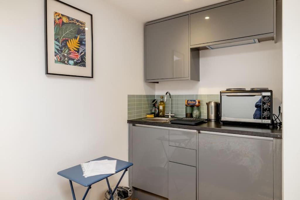 Self-Contained Studio, Hove - photo 3