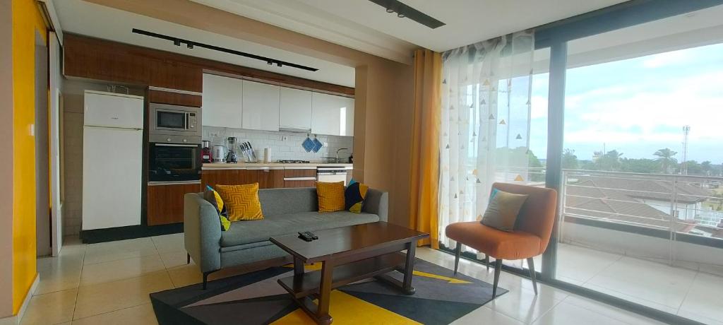 Chic and modern apart with parking and rooftop, Douala