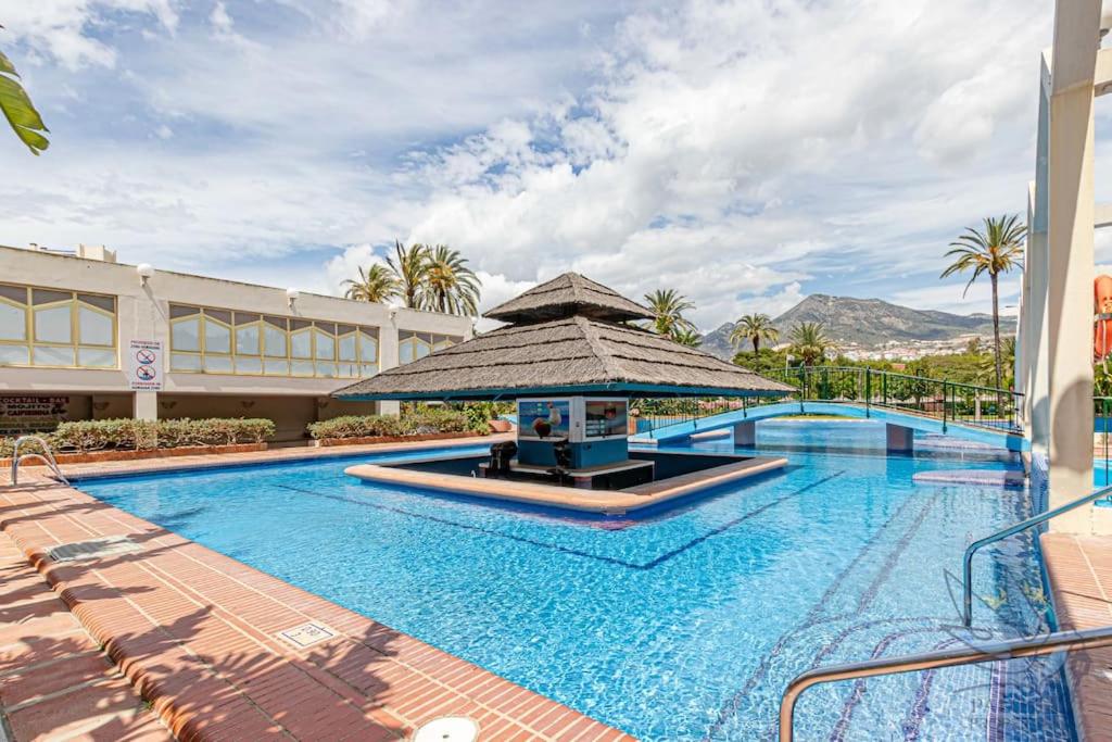 Bright Apt 2 BDR, with sea views, Benalbeach - 2