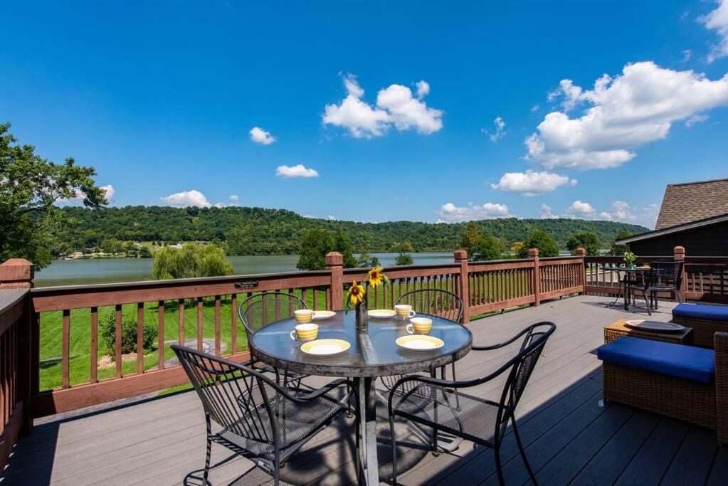 Waterfront Cabin With A View, Large Family Retreat, Pet Friendly, Warsaw