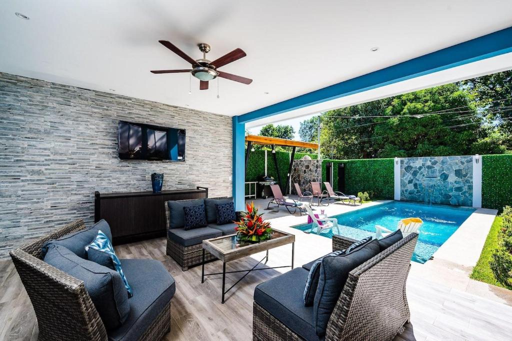 Private Pool Ping-Pong Table Walk to Beach Villa, Playa Flamingo