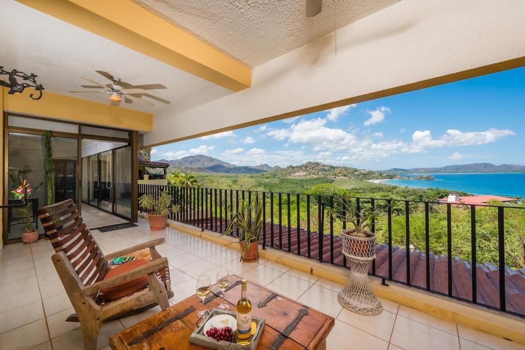 Beautiful Ocean-View Condo in Flamingo - Walk to B, Playa Flamingo