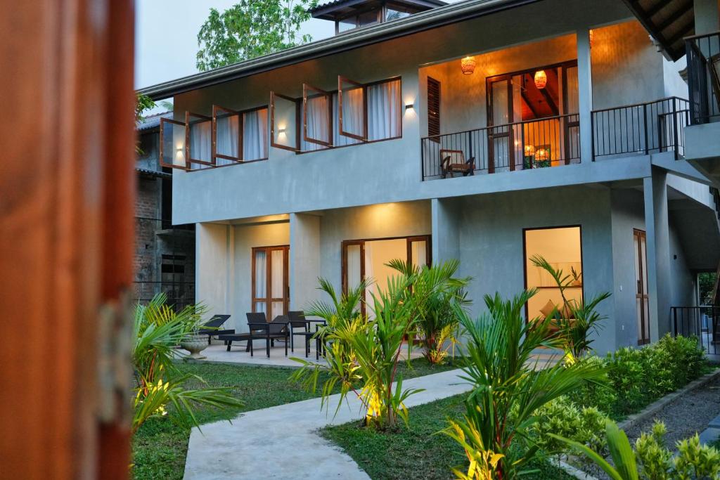 Summer Secret, Weligama