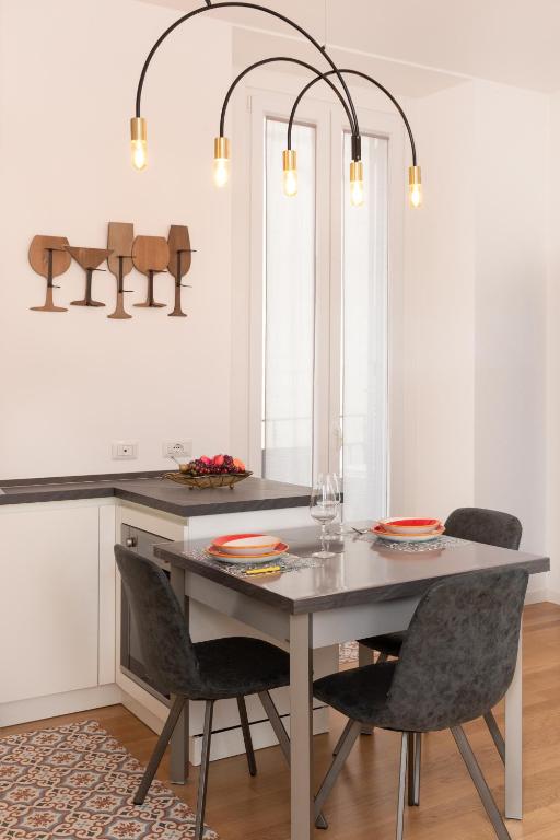 ArtStay Exclusive Apt Navigli, Metro & Parking - 3