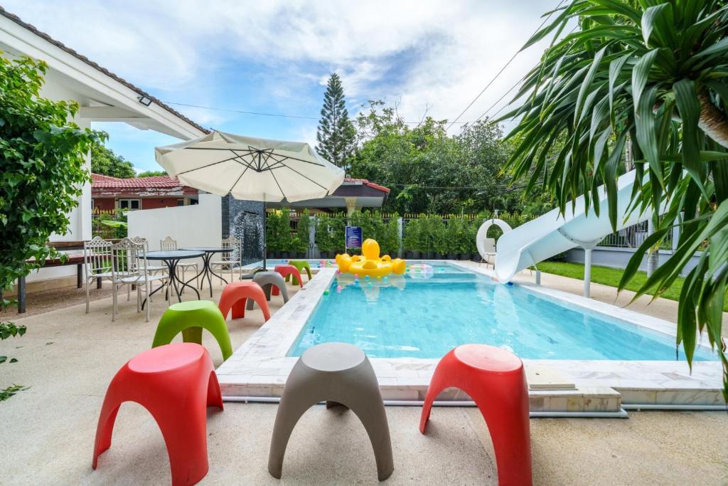Swimming pool