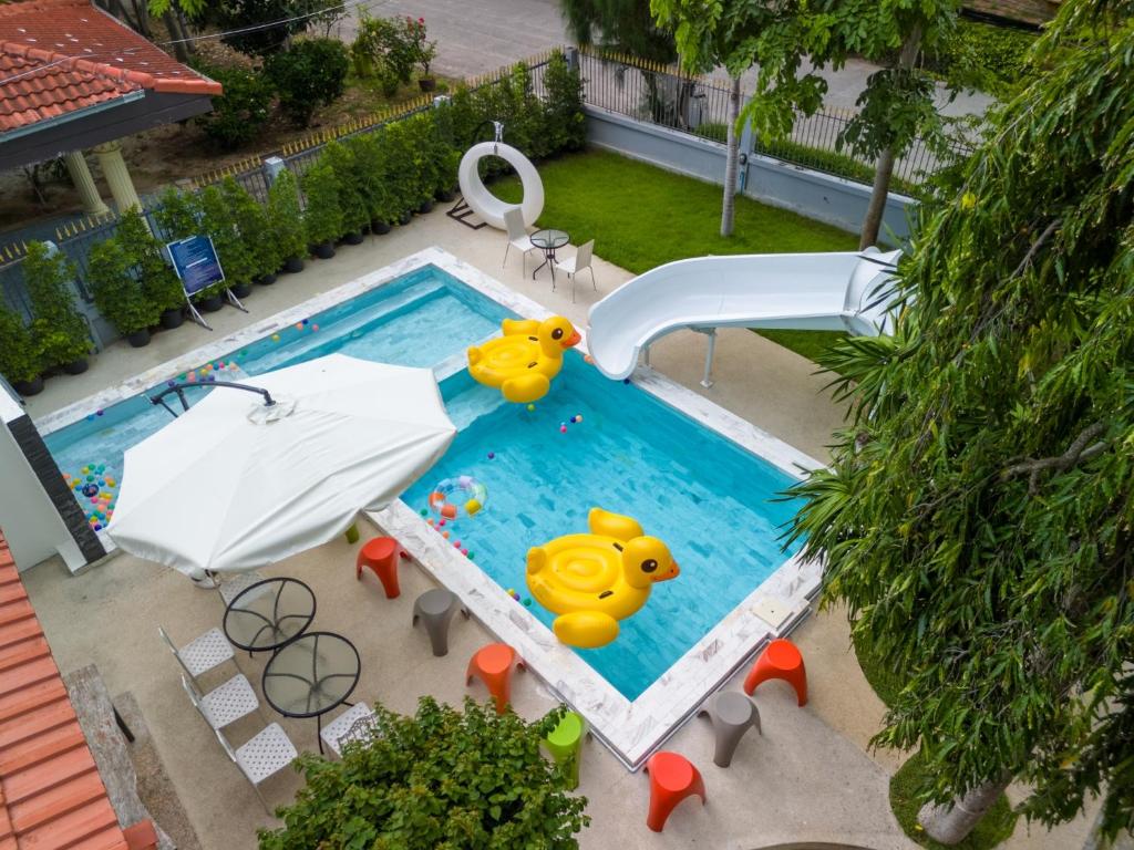 Swimming pool