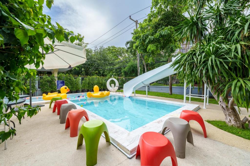 Swimming pool