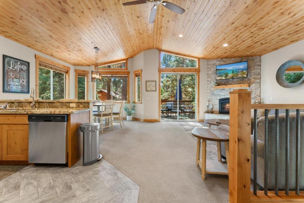 The Speckled Gem, Kings Beach