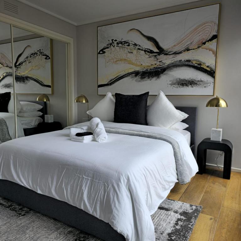 Luxuriq on Bourke, Melbourne