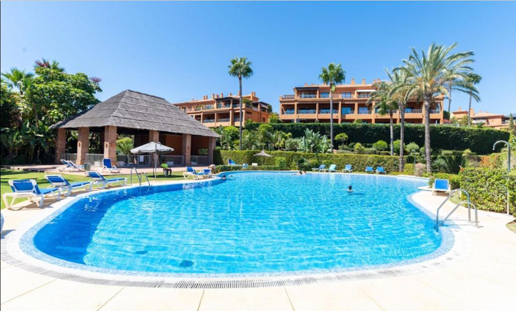 Luxury Ground Floor Apartment with Spa Facilities - 4