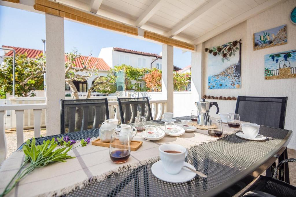 Apartments Poslon, Vir