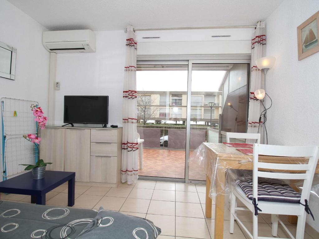 Charmant T1 avec grande terrasse, climatisé, proche des Thermes, équipé lave-vaisselle et lave-linge - FR-1-553-43 - 1