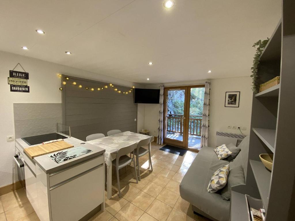 Appartement cosy 3 pièces, avec balcon et piscine, proche des pistes et commodités à La Plagne Tarentaise - 4