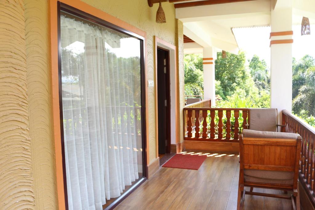 Balcony/terrace, Hotel Jungle Crown in Chitwan