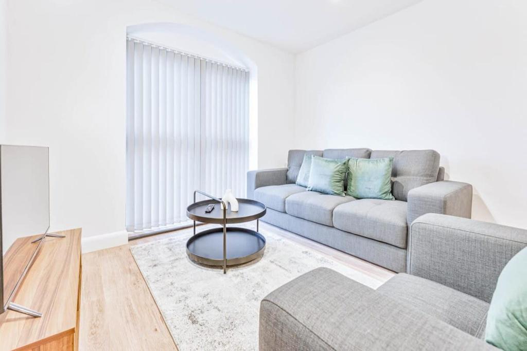 Smart 2 Bed Apartment in Burton-on-Trent, Burton upon Trent