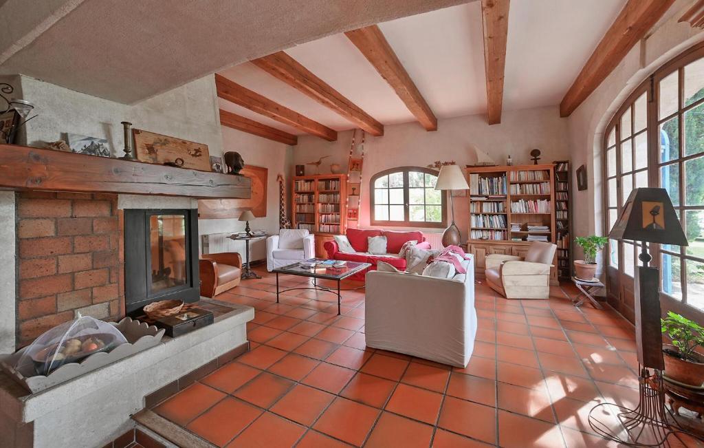 Amazing Home In Arles - 4