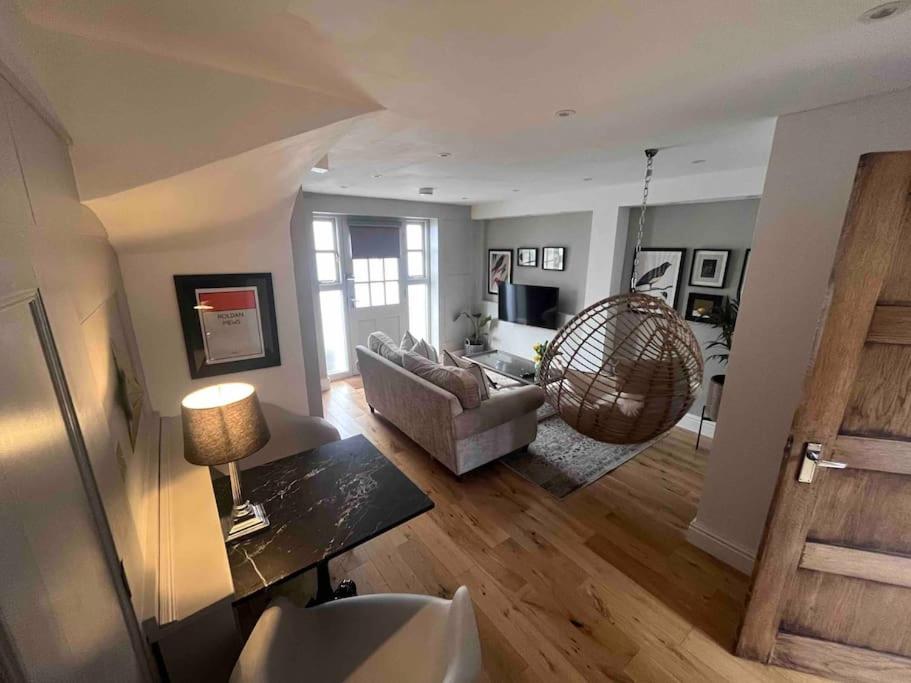 1 Holdan Mews, 1 bed house, free parking, central Witney, Witney