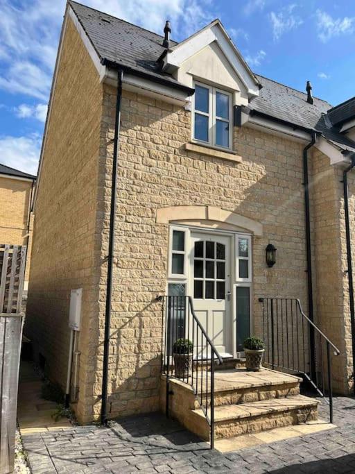 1 Holdan Mews, 1 bed house, free parking, central Witney photo 5