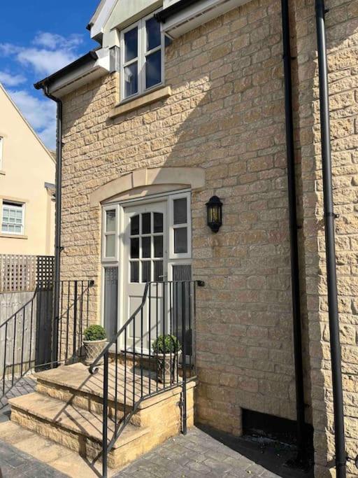 1 Holdan Mews, 1 bed house, free parking, central Witney photo 4