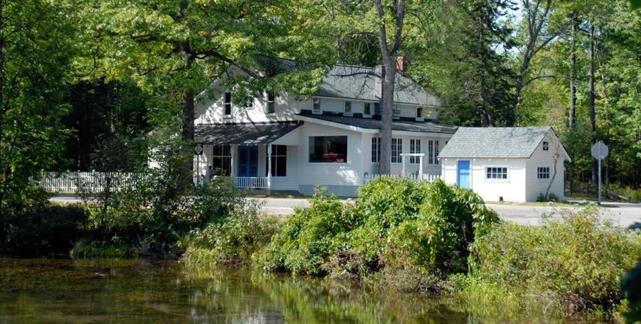 Barefootin on M22, Glen Arbor