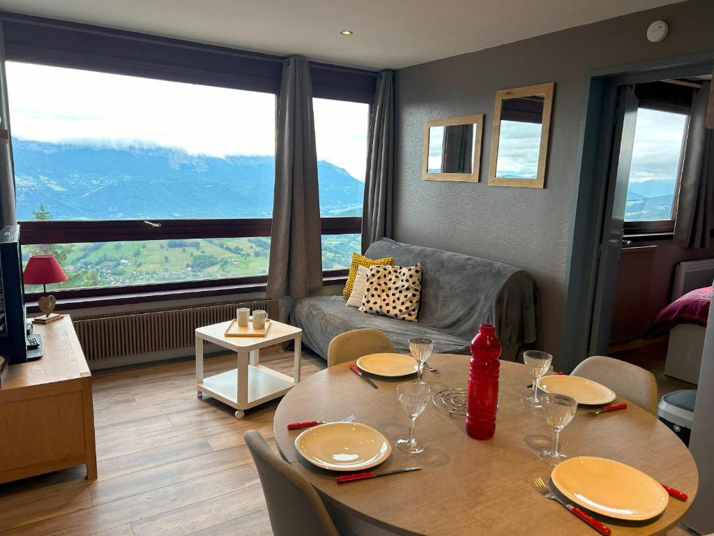 Appartement rénové, 2 chambres, au pied des pistes, près des commerces et centre aquatique - 1