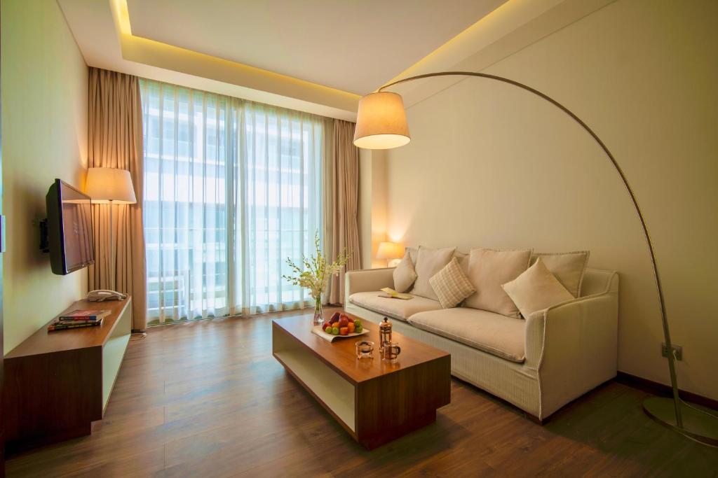 Shared lounge/TV area