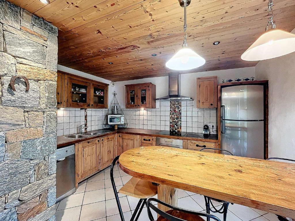 Chalet 4* chaleureux près des pistes avec parking et wifi pour 14 pers - 5