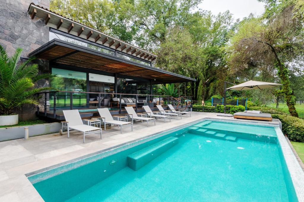 Casa Galo-Modern Retreat Overlooking Golf Course - 1