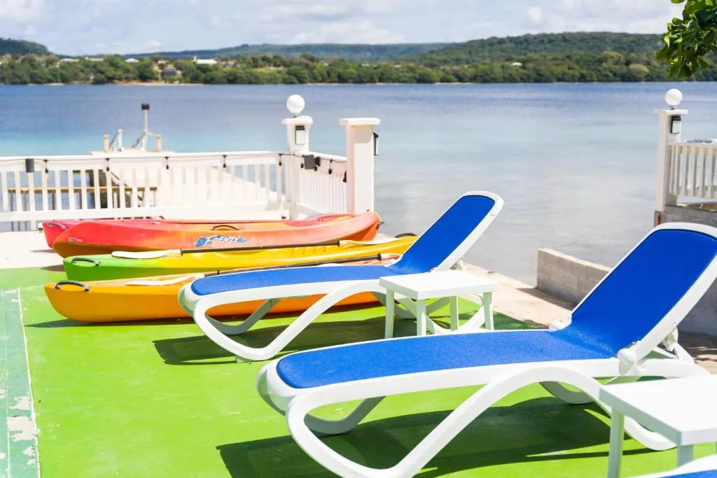 Wolfgramm Beachfront Motel, hotel in Utungake