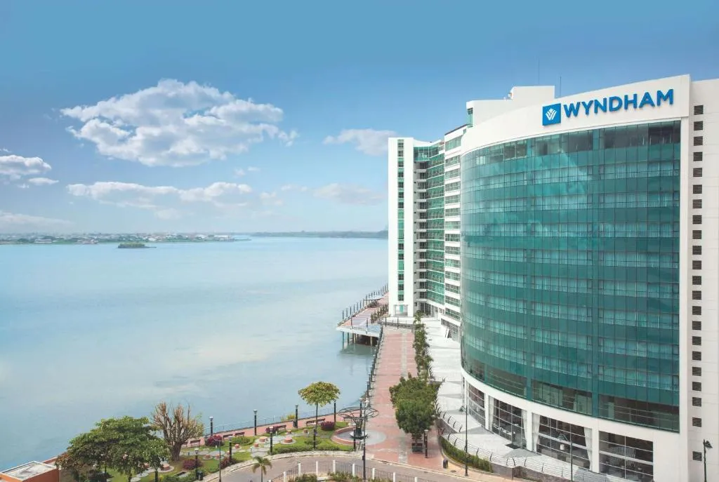Wyndham Guayaquil, Puerto Santa Ana，位于瓜亚基尔的酒店