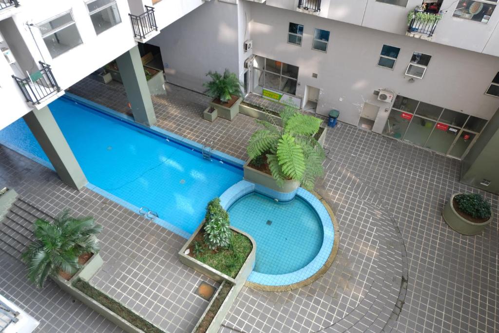 Modern Studio @ Grand Asia Afrika Apt By Travelio スイミングプール