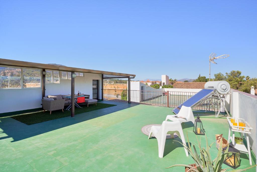 PENTHOUSE NEAR BEACH AND MALAGA TOWN also monthly hire and long term RENTAL CAR AVAILABLE - 4