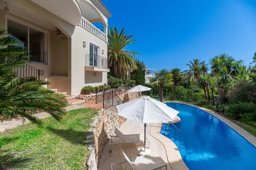 4 BDRM Andalusian Villa w Cinema & Sea Views - 3