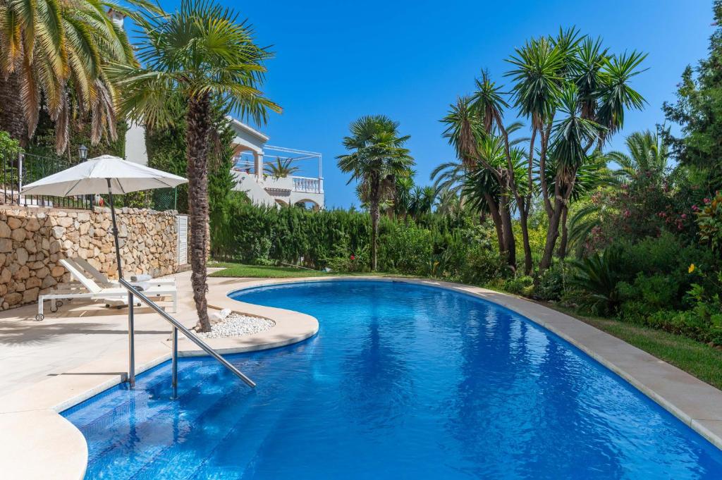 4 BDRM Andalusian Villa w Cinema & Sea Views - 5