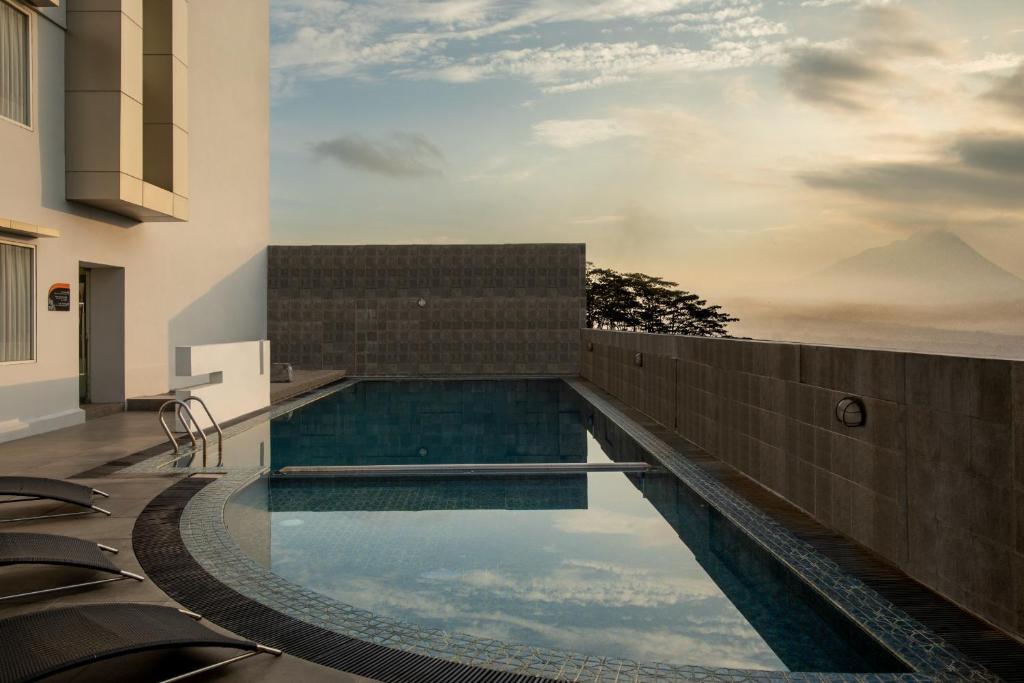 Swimming pool, Atria Hotel Magelang in Magelang