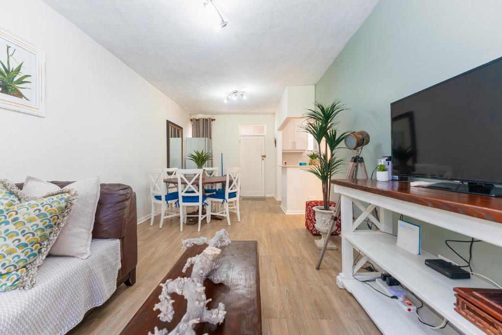 306 Bermuda-direct beach access, Ballito