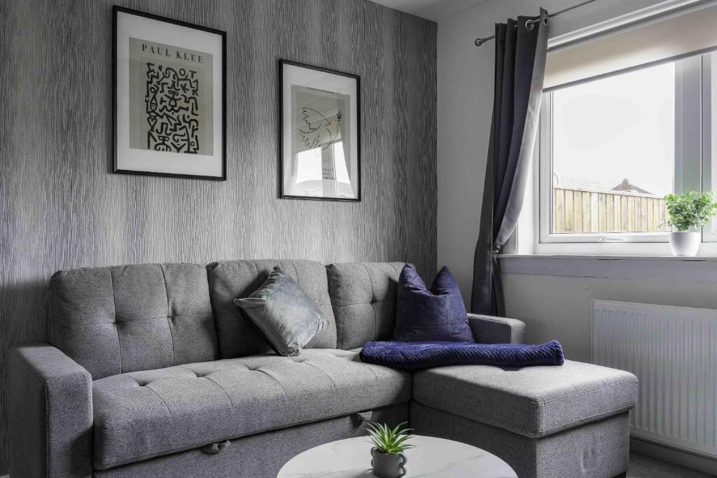 Granby House, Livingston