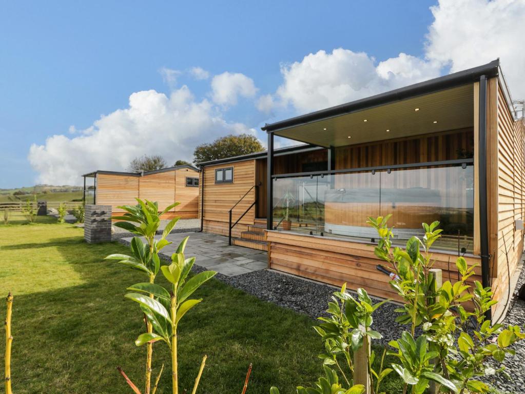 Enia Lodge 2, Ruthin